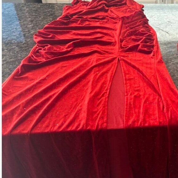 Red Velvety Off-the-Shoulder Cocktail Dress Size 4XL - Picture 7 of 7